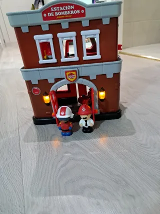 Estación de bomberos de juguete