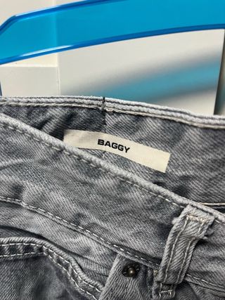 Pantalón Pull&Bear gris