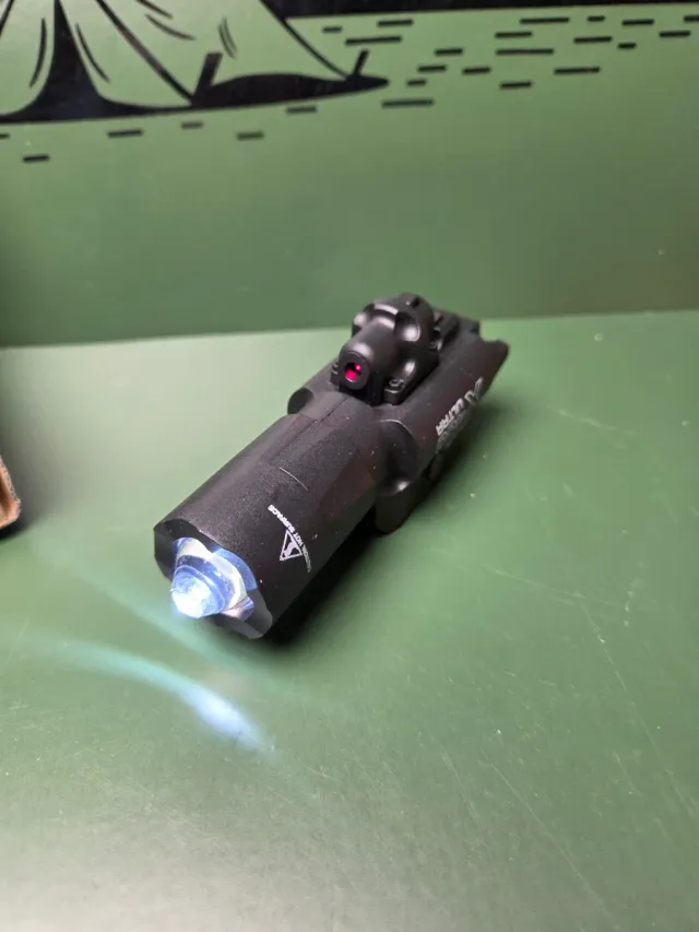 Linterna Táctica SureFire X400 Ultra Roja