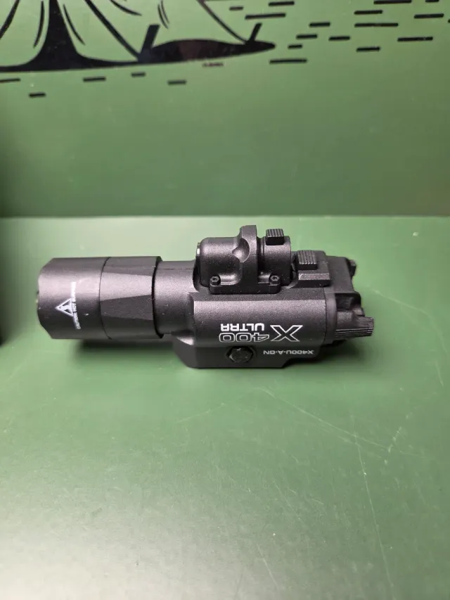 Linterna Táctica SureFire X400 Ultra Roja