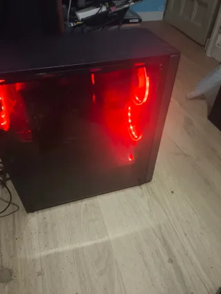 PC Sobremesa Gaming con Luces LED Rojas