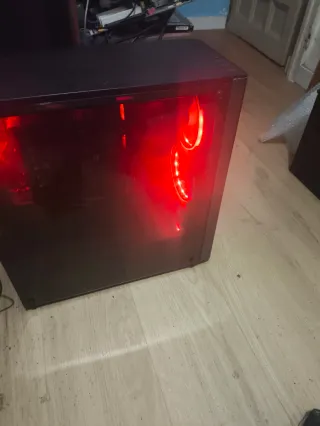 PC Sobremesa Gaming con Luces LED Rojas