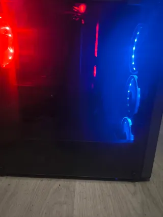 PC Sobremesa Gaming con Luces LED Rojas