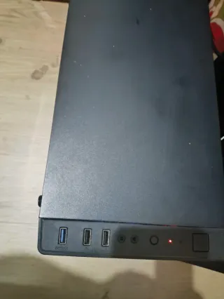 PC Sobremesa Gaming con Luces LED Rojas