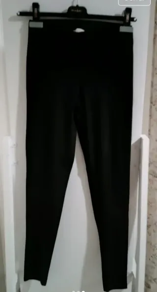 Conjunto Camisa Gris y Leggins Negros Talla S.