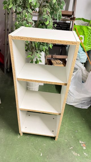 Estantería blanca de madera
