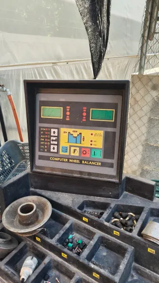 Desmontadora y equilibradora CORGHI