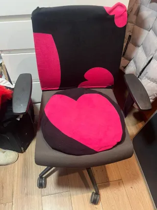 Sedia da ufficio grigia in tessuto