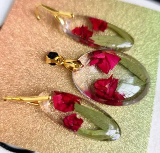 Pendientes y colgante flores rojas resina