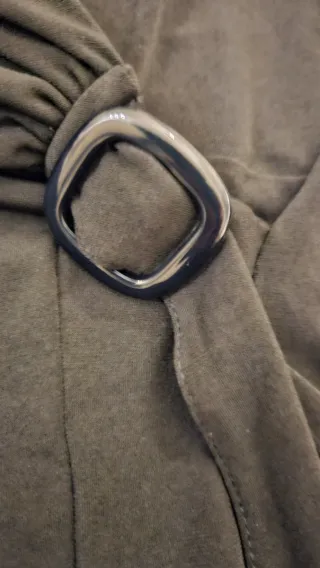 Blusa negra Felgar con detalle de anilla