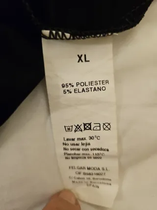 Blusa negra Felgar con detalle de anilla