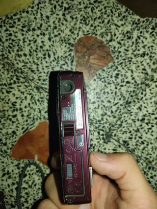 Cámaras Canon y Olympus Moradas