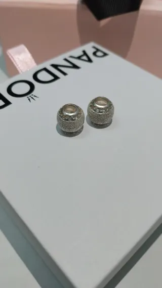 Lote 2 charms Pandora. Original.