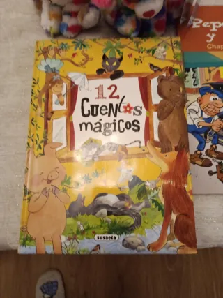 Lote de libros y peluches para José