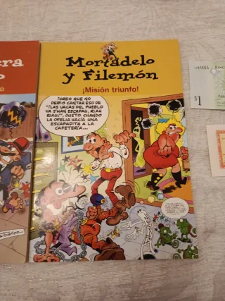 Lote de libros y peluches para José