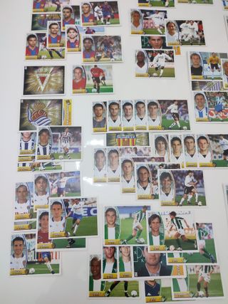 130 Cromos Colecciones Este 2003/04
