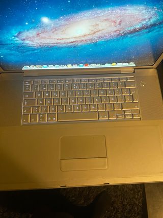 MacBook Pro 17” Plata Funciona