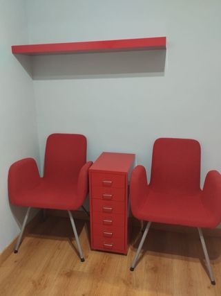 Sillones rojos ,archivador se regala estanteria