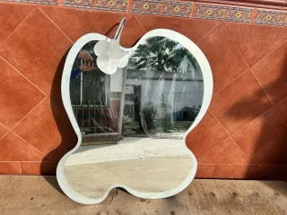 Espejo decorativo forma uniforme con aplique luz