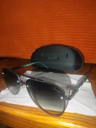 Gafas de sol aviador negras y verdes