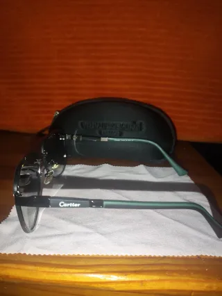 Gafas de sol aviador negras y verdes