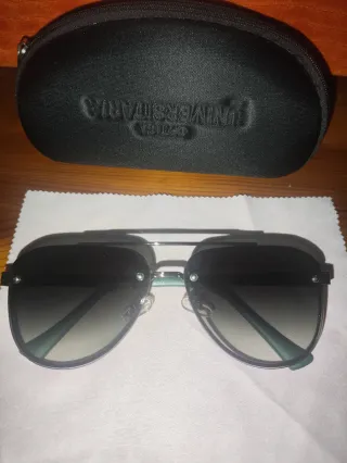 Gafas de sol aviador negras y verdes