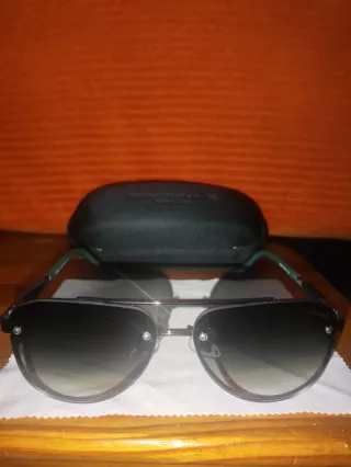 Gafas de sol aviador negras y verdes