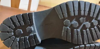 Botines negros con hebillas