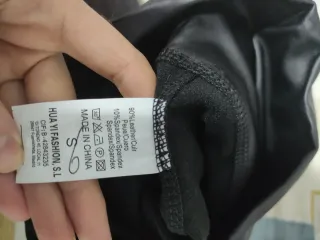 Pantalón cuero elástico negro