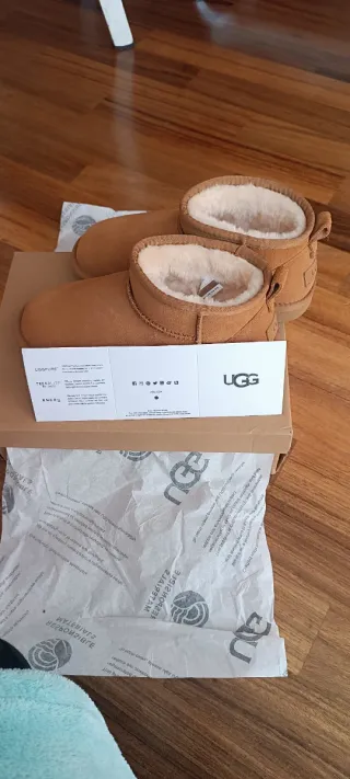UGG Ultra Mini Donna Tg 38
