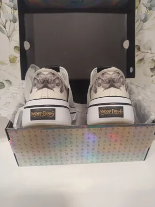 Zapatillas Skechers Blancas y Doradas unisex