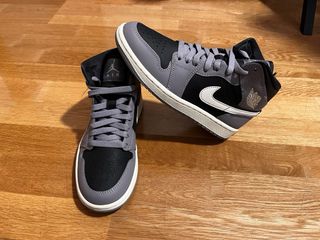 Jordan 1 Mid Gris Hormigón