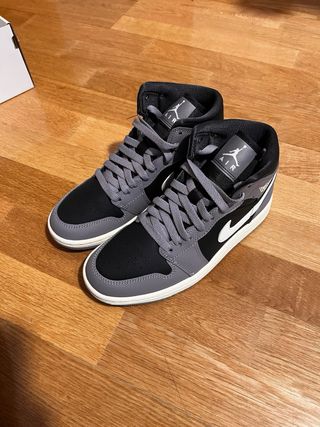 Jordan 1 Mid Gris Hormigón