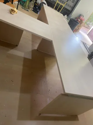 2 Escritorios grandes de  madera clara