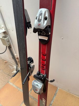 Esquís infantiles Quechua 1,4m con fijaciones