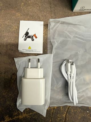 Caricabatterie wireless 3-in-1 MagSafe Apple nuovo