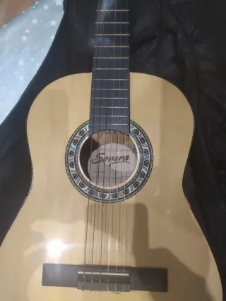 Guitarra Española Sonora Cadete con su Funda