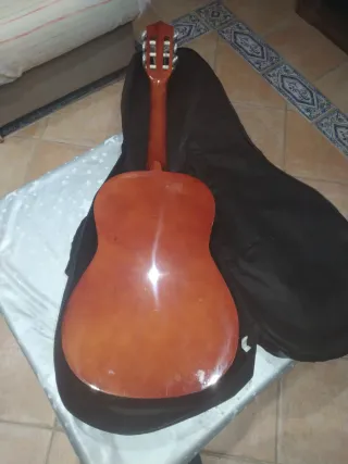 Guitarra Española Sonora Cadete con su Funda