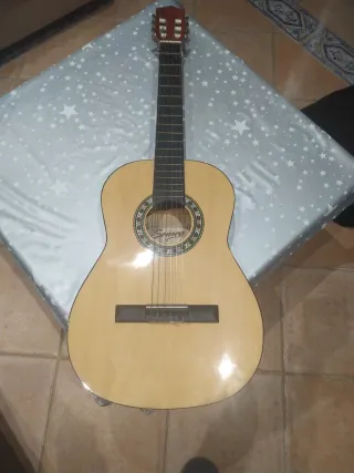 Guitarra Española Sonora Cadete con su Funda
