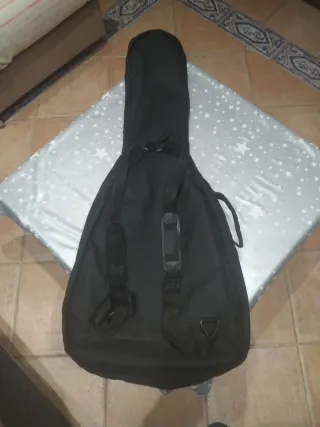 Guitarra Española Sonora Cadete con su Funda