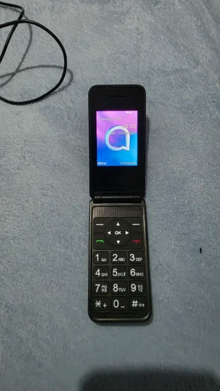Alcatel - Telefono cellulare nero con design classico e funzionale