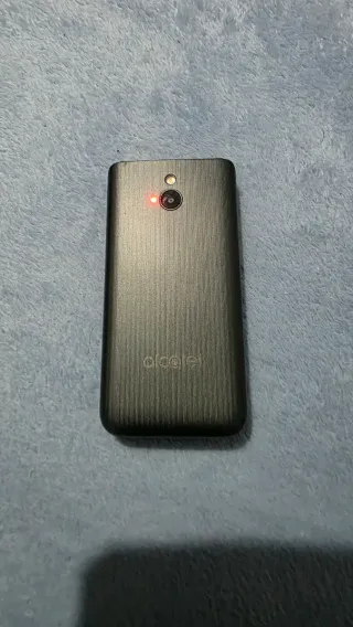 Alcatel - Telefono cellulare nero con design classico e funzionale