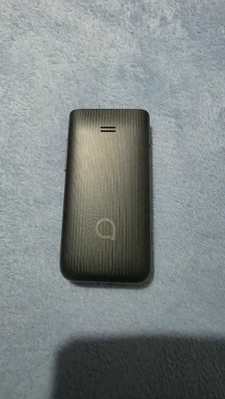 Alcatel - Telefono cellulare nero con design classico e funzionale
