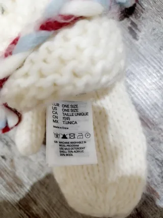 Conjunto invernal: bufanda, gorro y manoplas.