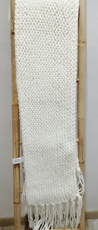 Conjunto invernal: bufanda, gorro y manoplas.