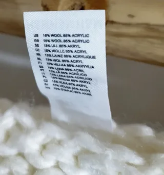 Conjunto invernal: bufanda, gorro y manoplas.