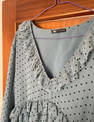 Vestido Zara volantes topos
