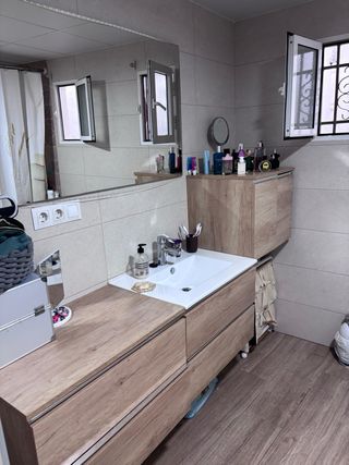 bajo muy grande en el centro