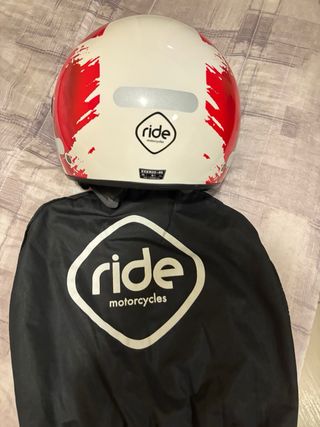 Casco moto bianco con bandiera italiana