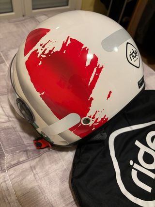 Casco moto bianco con bandiera italiana